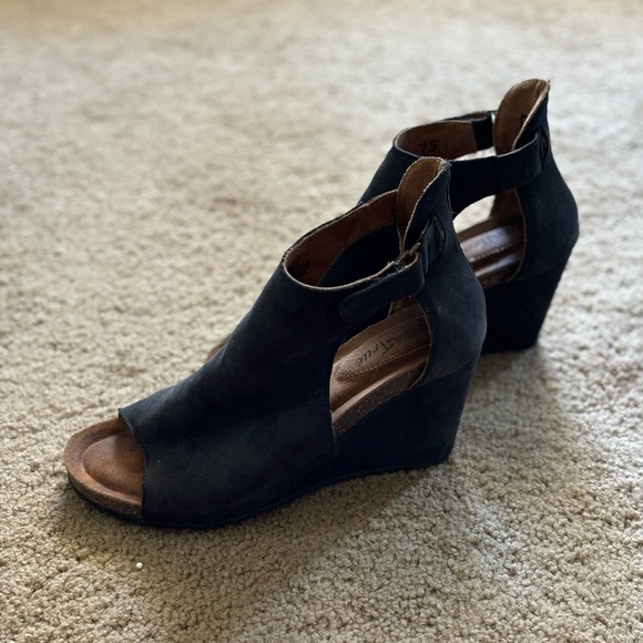 DibaTrue Black Suede Leather Peep Toe Heeled Wedges - Picture 1 of 10